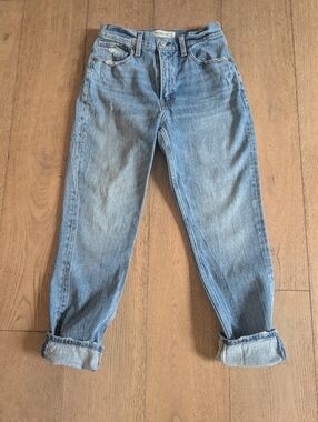 Abercrombie & Fitch High Rise Mom Jean, Size 27